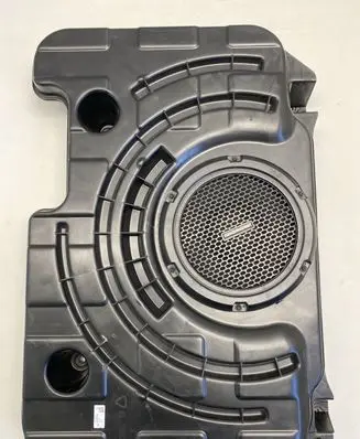 Maserati Levante Subwoofer speaker 670100017