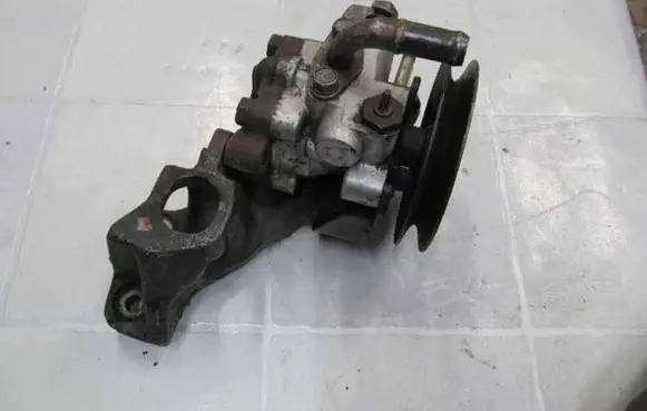 Hyundai Lantra II Power steering pump 57110-28200 7961
