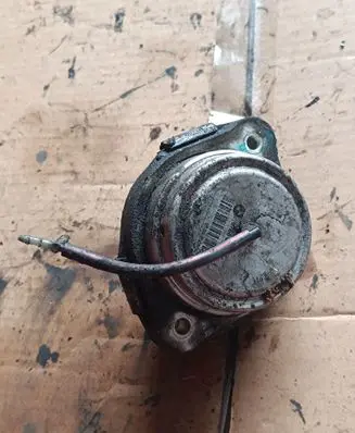 Engine mount bracket