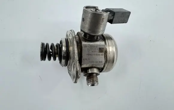 BMW 1 F20 F21 Fuel injection high pressure pump 7610761