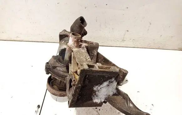 Audi A4 S4 B5 8D Engine mounting bracket 028903143af