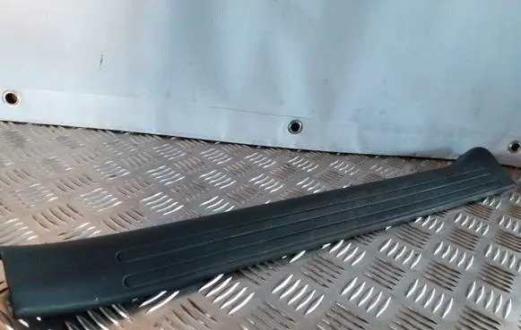 Nissan Juke I F15 Front sill trim cover 769B41KA2A