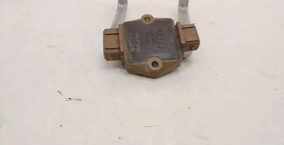Audi A4 S4 B5 8D Ignition amplifier control unit 4A0905351