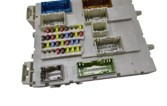 Ford Focus Fuse module DM5T14014CCA BV6N14A073EU 00005342