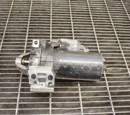 BMW 5 F10 F11 Starter motor 0001148010 8506657
