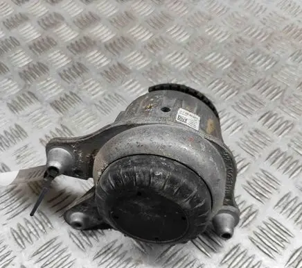 Mercedes-Benz C W205 Engine mount bracket A2052406717