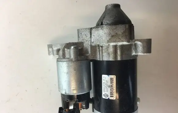 Renault Captur Starter motor 233000779 M000T46572ZT