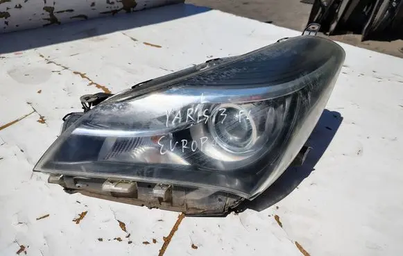 Toyota Yaris Headlight/headlamp