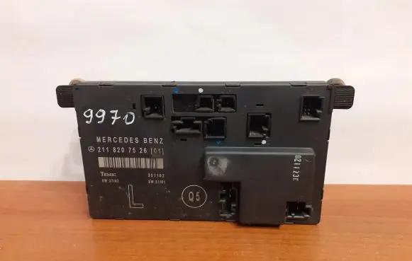 Mercedes-Benz E W211 Door control unit/module 2118207526 9970