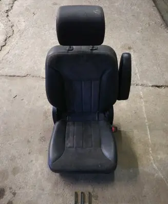 Mercedes-Benz R W251 Second row seats 30044200