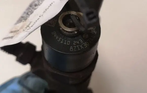 Opel Vectra C Fuel injector 0445110243