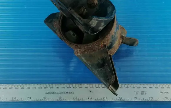 Hyundai i20 (PB PBT) Engine mount bracket 090509