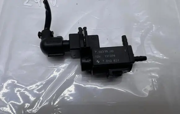 BMW 6 F12 F13 Vacuum valve 7810831 70231800 13T078