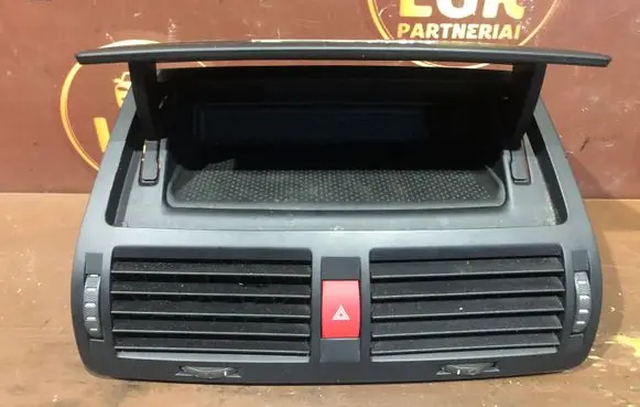 Skoda Octavia Mk2 (1Z) Dash center air vent grill 1Z0820951