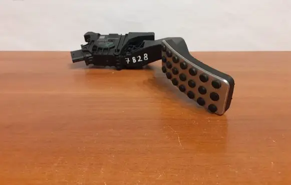 Mercedes-Benz A W177 Accelerator throttle pedal A1773002100 7828
