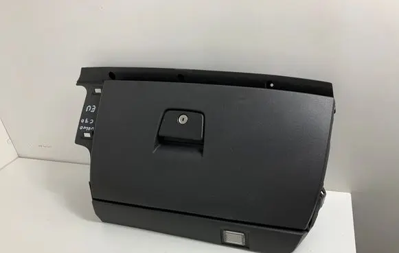 Volvo C30 Glove box 8626141