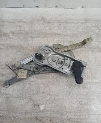 Rear door manual window regulator