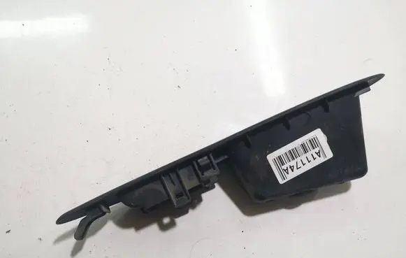 Nissan Primera Front door window switch trim 82961AV760