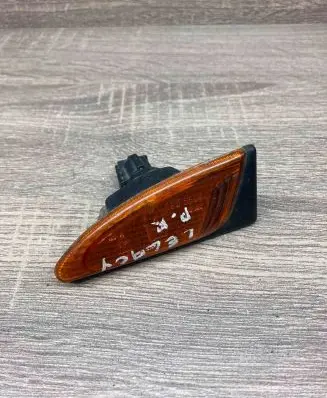Subaru Legacy Front fender indicator light 220902