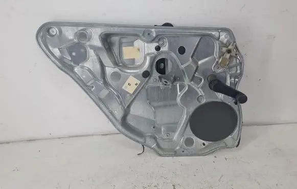 Rear door manual window regulator
