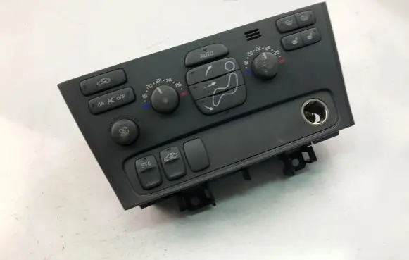 Volvo V70 Climate control unit 8682930