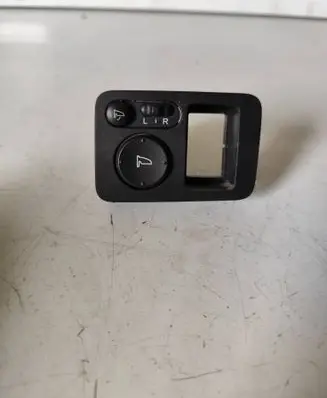 Honda CR-V Wing mirror switch M33212