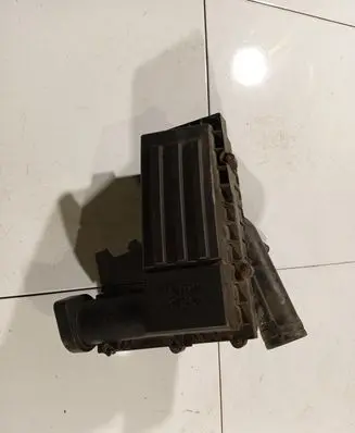 Volkswagen Jetta V Air filter box 