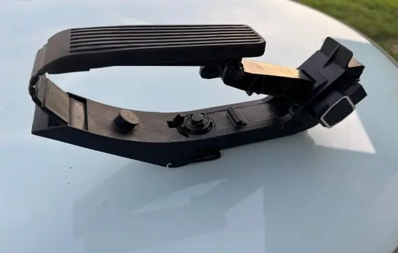 Mercedes-Benz CL C215 Accelerator throttle pedal A2203000104 2203000104