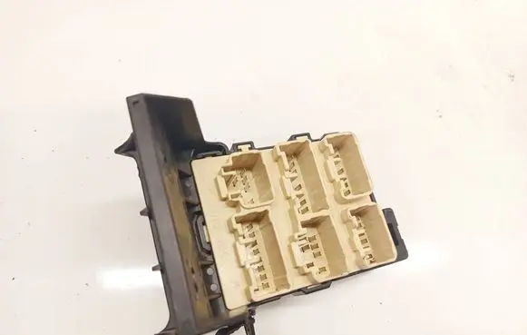 Toyota Avensis T250 Fuse box set 8273405030