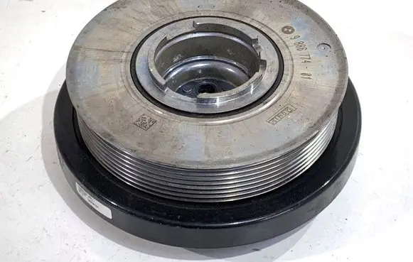 BMW 5 G30 G31 G38 Timing belt tensioner pulley 9886774