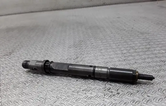 Audi A6 S6 C5 4B Fuel injector 059130201A