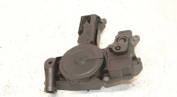 Volkswagen PASSAT CC Oil breather separator 06H103495A