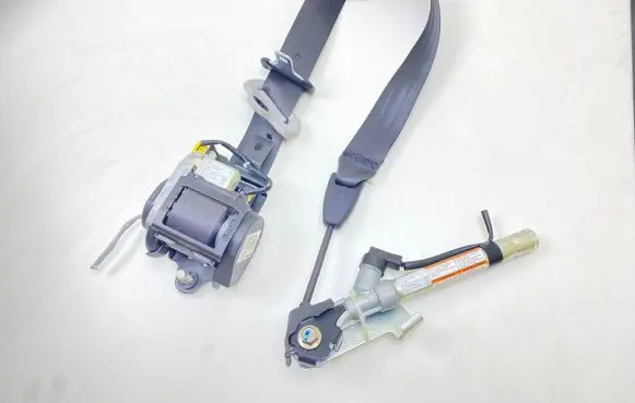 Honda CR-V Front seatbelt 608200100A 09020811 098X090LH