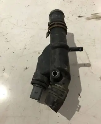 Volkswagen PASSAT B6 Engine coolant pipe/hose 03L121132