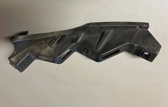 Volkswagen PASSAT B6 Front bumper mounting bracket 3C0807889