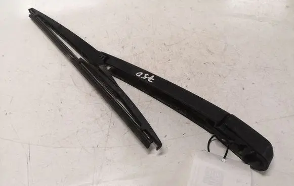 Mazda 5 Rear wiper blade arm 07446 07456