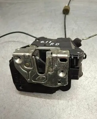 Mercedes-Benz E W211 Front door lock 2117200335