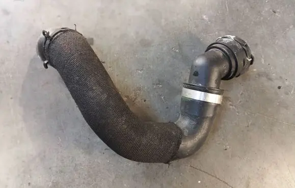 Audi A4 S4 B9 Engine coolant pipe/hose 4M0122055DA