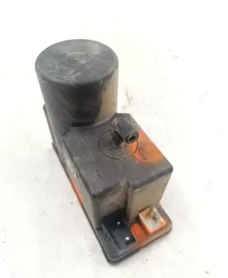 Audi A4 S4 B5 8D Central locking vacuum pump 4A0862257A