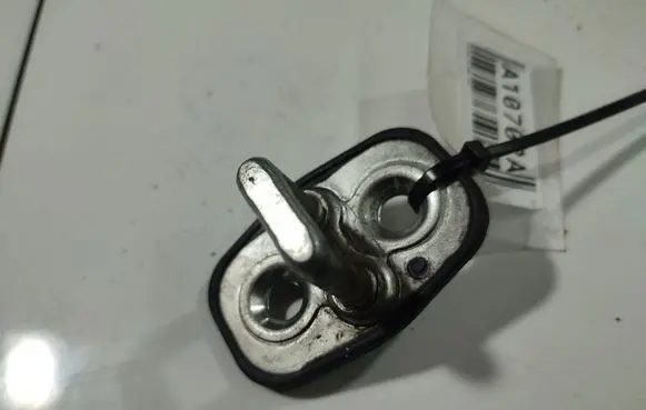 Citroen C5 Front door lock loop/hook striker 9655466380