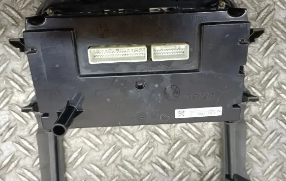 Toyota Avensis Verso Climate control/heater control trim 
