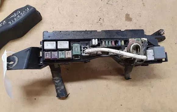 Toyota Avensis T250 Fuse module