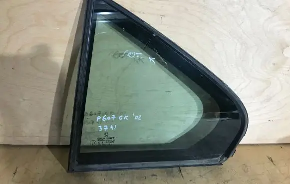 Rear vent window glass