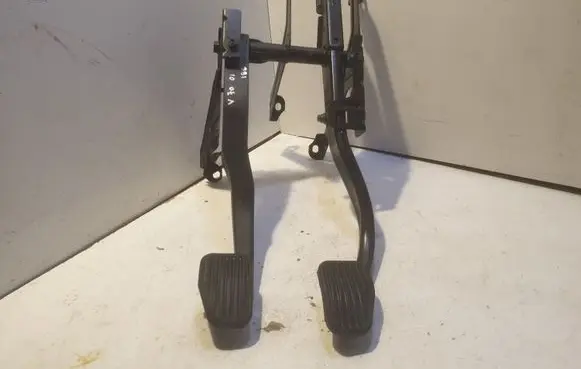 Volvo V70 Pedal assembly 3524406