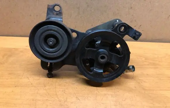 Toyota Corolla E120 E130 Power steering pump 52020