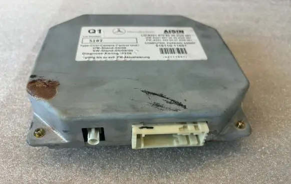 Mercedes-Benz S W221 Air suspension control unit module (rear) A2218708226 2218708226