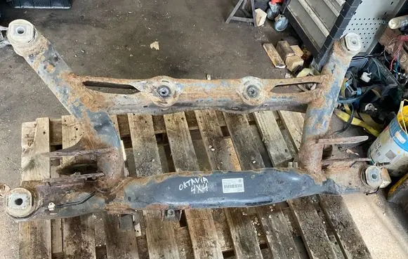 Skoda Octavia Mk2 (1Z) Rear subframe 5N0505235Q 11HI03GRQ