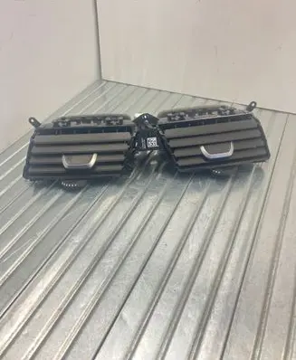 BMW 5 G30 G31 Dash center air vent grill 9329579 09883 6814174