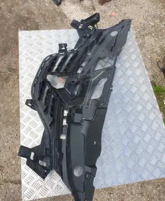 Renault Megane IV Front bumper upper radiator grill 622560637R