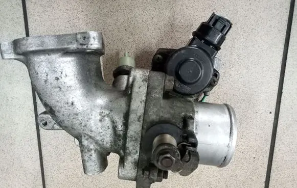 Toyota Corolla E120 E130 Throttle valve 8967221020